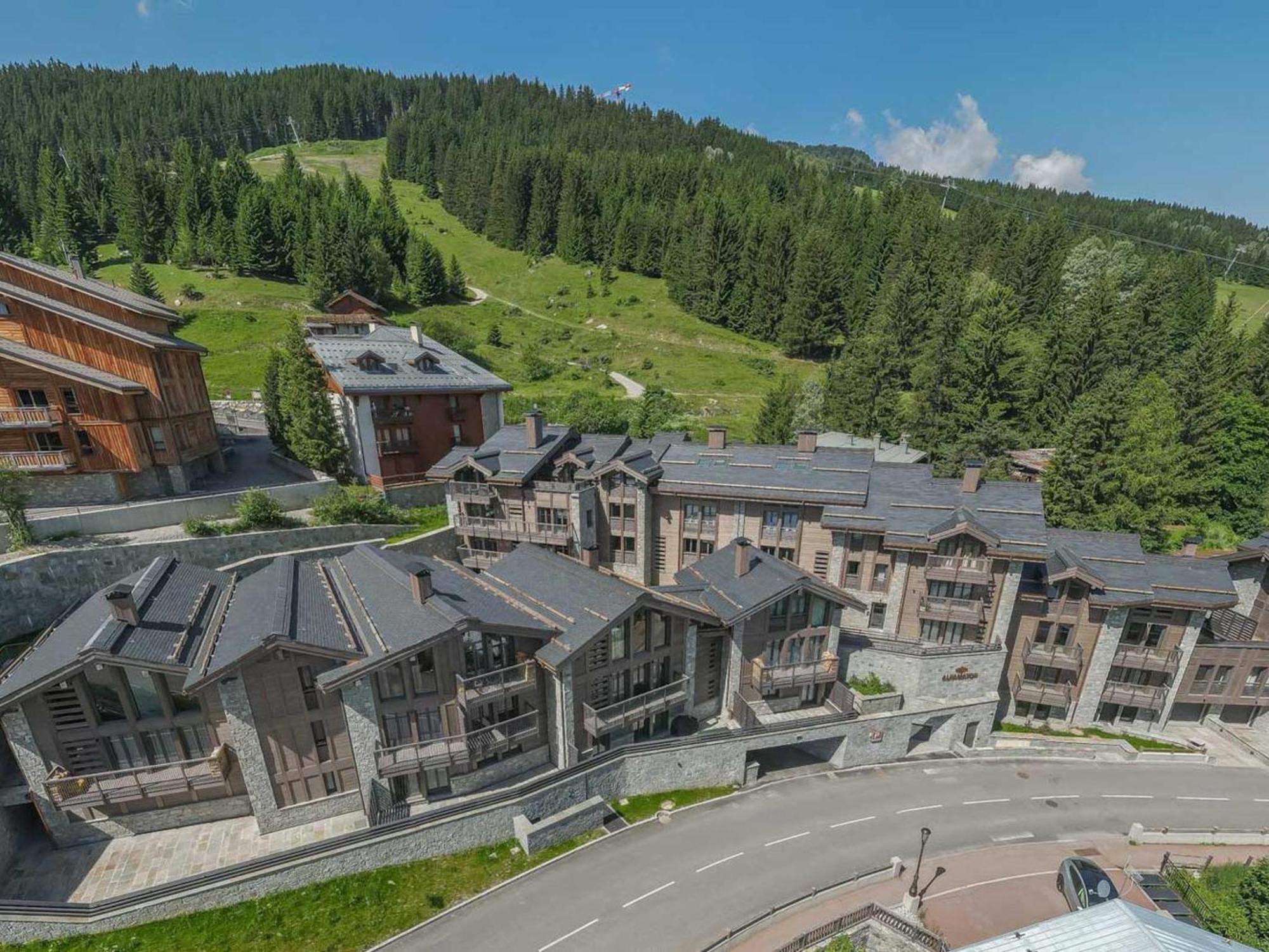 Spacieux Neuf Proche Pistes Avec Cheminee Et Parking - Fr-1-562-68 * Courchevel