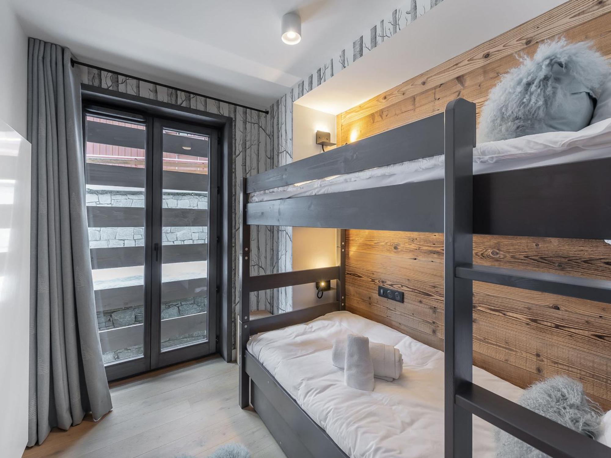 Spacieux Neuf Proche Pistes Avec Cheminee Et Parking - Fr-1-562-68 * Courchevel