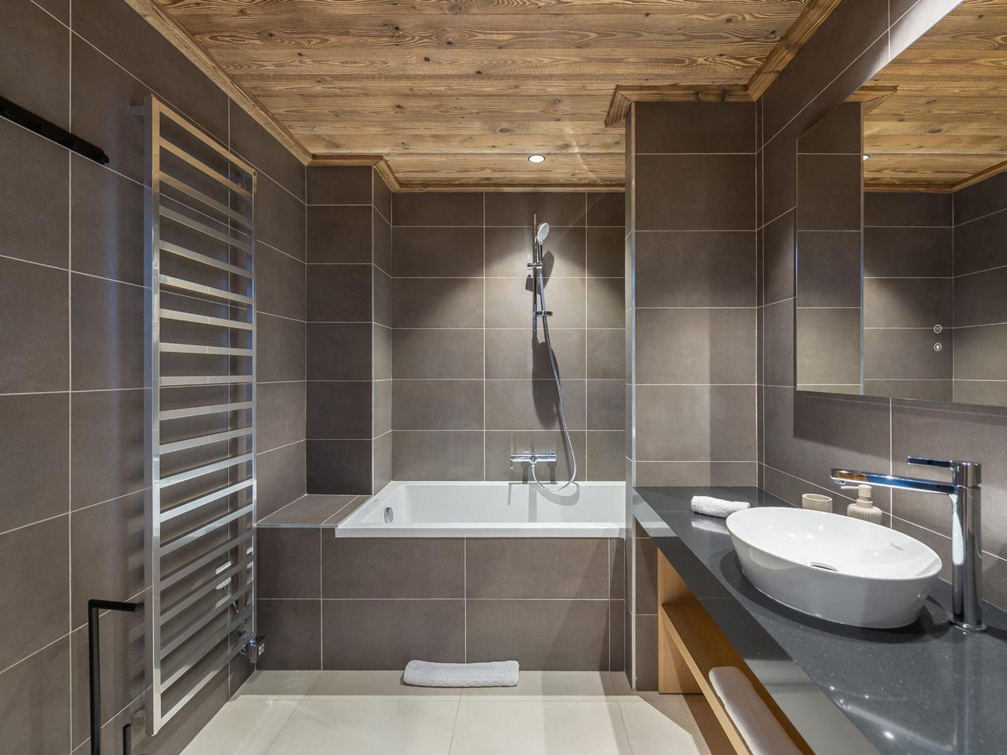 Appartement Spacieux Neuf Proche Pistes Avec Cheminee Et Parking - Fr-1-562-68 Courchevel
